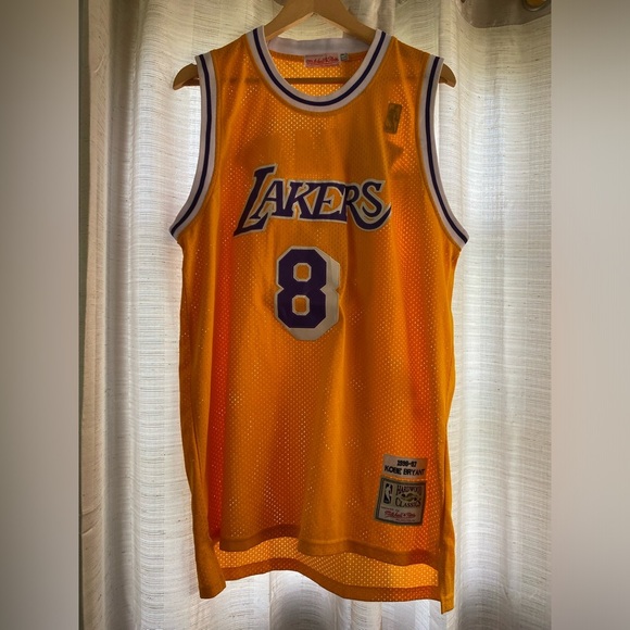 LA Lakers Kobe Bryant Mitchell Ness 1996-97 Jersey NBA Yellow Gold Home Memorial - Picture 8 of 11